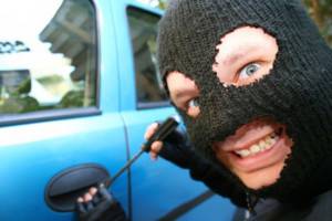 lopov-auto-kradja-kriminal
