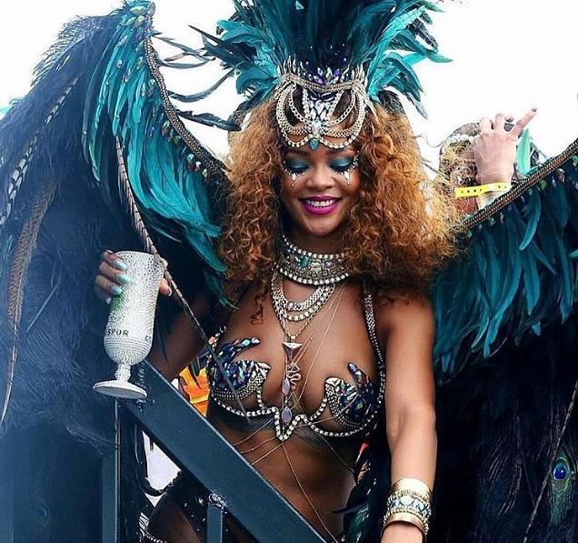 Rihanna-karneval-sexy-kostim-barbados2-2015-08-04