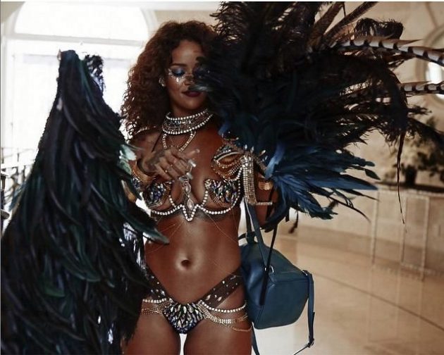 Rihanna-karneval-sexy-kostim-barbados3-2015-08-04