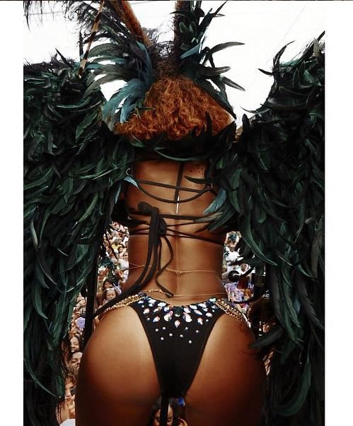 Rihanna-karneval-sexy-kostim-barbados5-2015-08-04