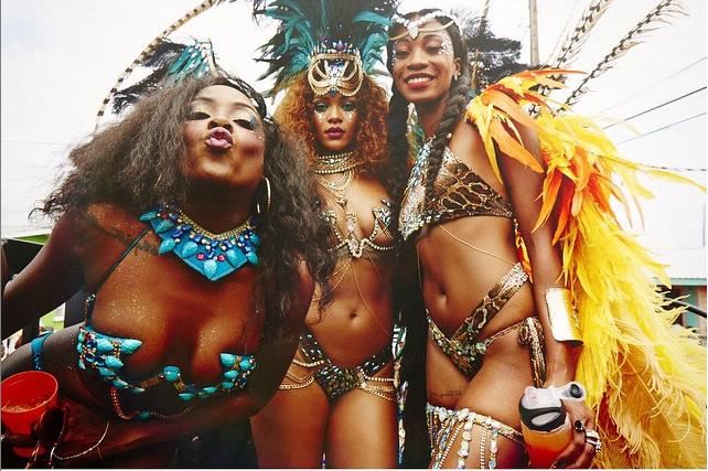 Rihanna-karneval-sexy-kostim-barbados7-2015-08-04