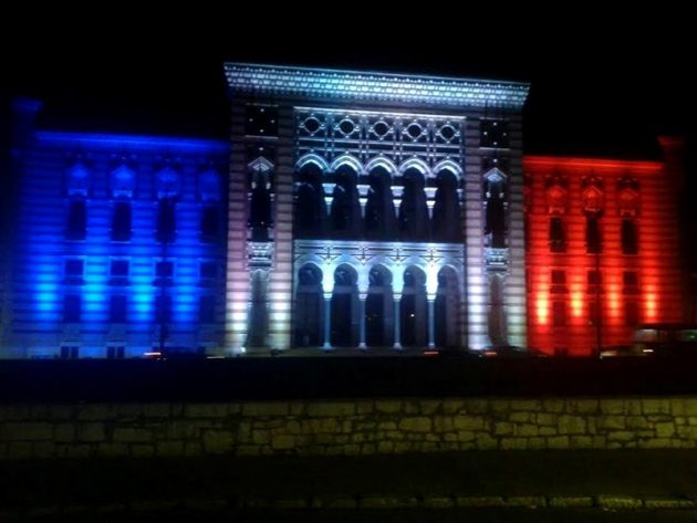 Sarajevska Vijećnica u bojama francuske zastave006-20151115
