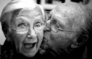 ljubav-brak-stari-ljudi-penzioner