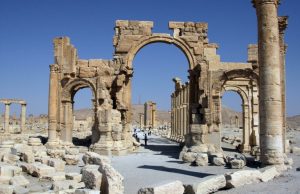 (FILES) A file picture taken on June 19, 2010 shows the Arch of Triumph among the Roman ruins of Palmyra, 220 kms northeast of the Syrian capital Damascus. Islamic State extremists have blown up the famous Arch of Triumph in the ancient Syrian city of Palmyra, said an activist and monitoring group October 5, 2015, as the jihadists press their campaign to tear down the treasured heritage site. AFP PHOTO / FILES