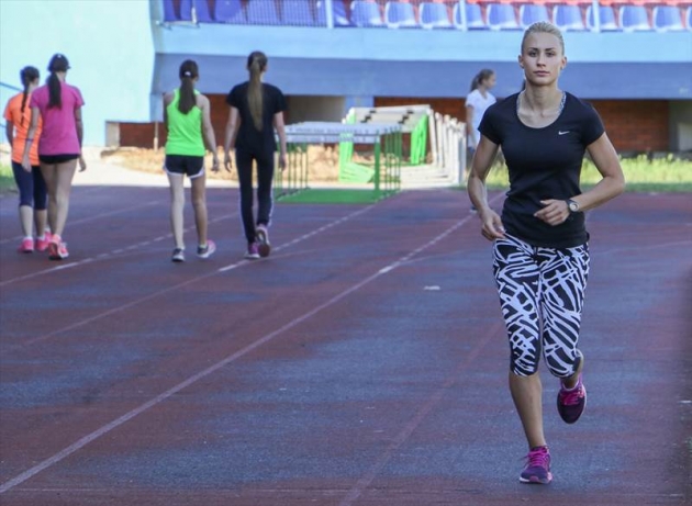 ivana-macanovic-juniorska-prvakinja-bih-na-100-200-i-400-metara-atletika-me-cini-srecnom002-20160612