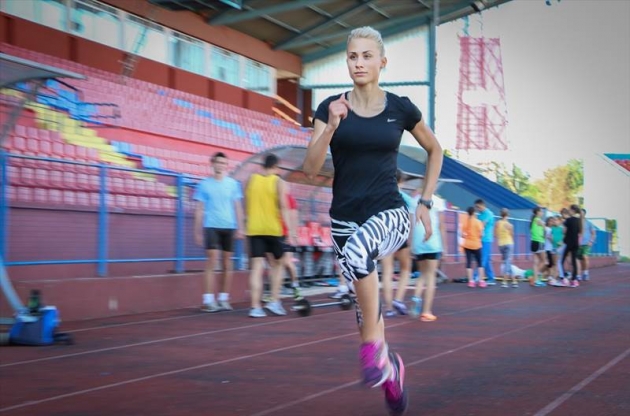 ivana-macanovic-juniorska-prvakinja-bih-na-100-200-i-400-metara-atletika-me-cini-srecnom006-20160612