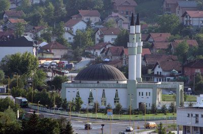 Tuzla: Javni iftar za 600 osoba na otvorenom ispred džamije "Princ Abdullah"