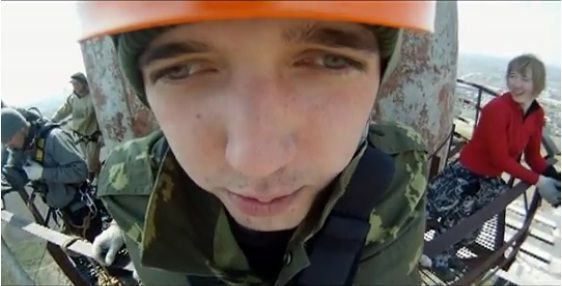Bungee jumping: Pogledajte pripremu i skok ovog \"neutrašivog\" mladog Rusa! (VIDEO)