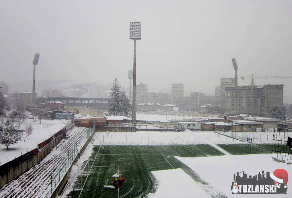 Na "Tušnju" radno: Pomoćni teren se intezivno čisti od snijega (FOTO)