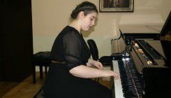 Sarah Skopljak mlada i talentovana pijanistica (FOTO)