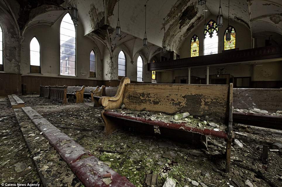 Druga strana Amerike: Napuštene fabrike, škole, crkve, pozorišta izgledaju sablasno (FOTO)