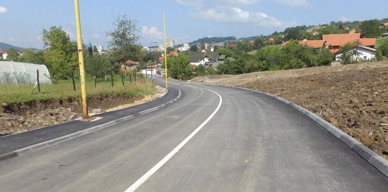 Tuzla: Potpuna obustava saobraćaja na putu za Gradinu