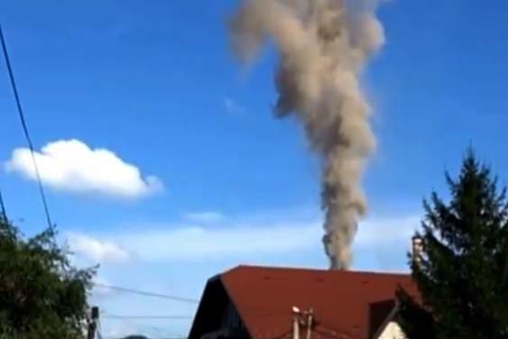 Čitatelji šalju: Crni dim iz TE Tuzla svakodnevno nam ugrožava zdravlje! (VIDEO)