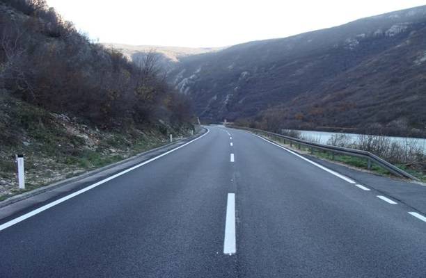 Obustava saobraćaja na putu Simin Han - Gornja Tuzla