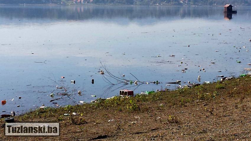 U jezeru Modrac utopila se maloljetna osoba