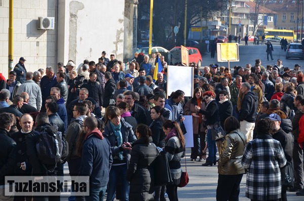 Vraćamo se tamo odakle je sve krenulo: Radnici najavili okupljanje u subotu 7. februara pred zapaljenom zgradom Vlade TK