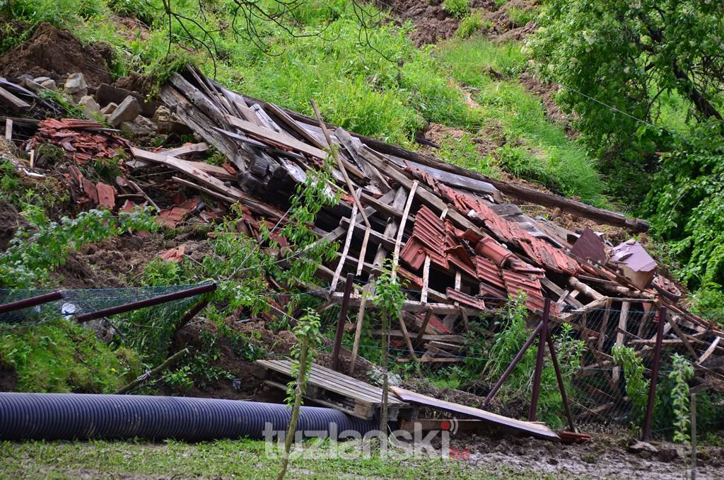 U Tuzlanskom kantonu preko 2500 klizišta a 1800 osoba evakuisano