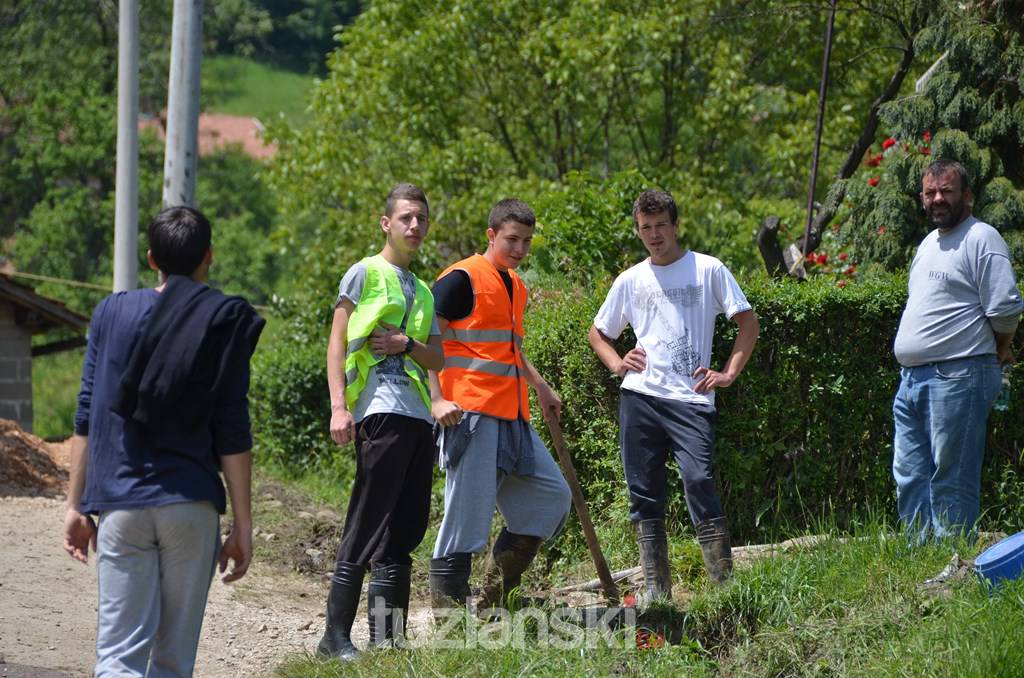 Volonteri četvrti dan pomažu najugroženijim stanovnicma