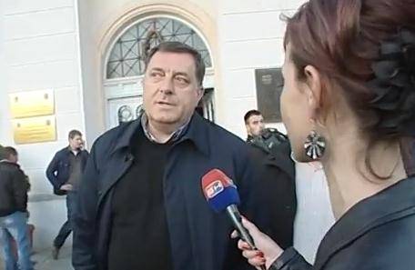 Dodik izgubio živce u Bijeljini i nasrnuo na novinarku (VIDEO)