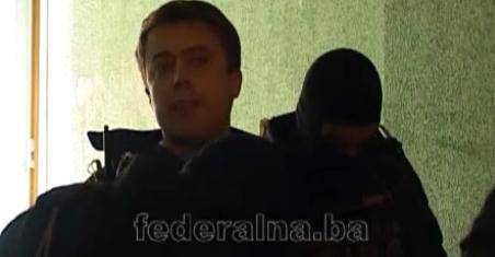 Kemal Čaušević s lisicama na rukama: Ovo mi je najsretniji dan u životu! (VIDEO)