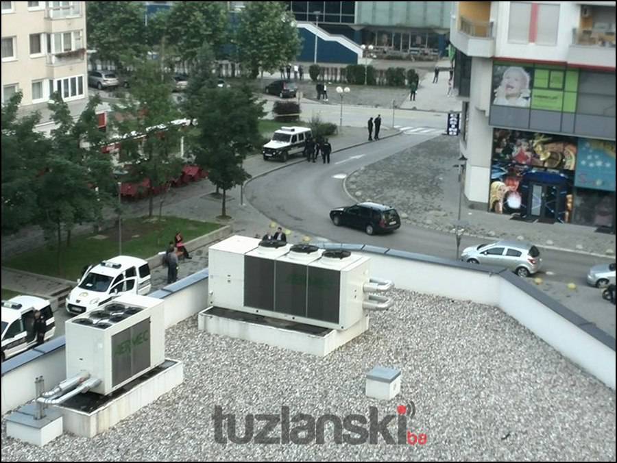 Tuzla: Izvršena rekonstrukcija krvavog obračuna u kojem je smrtno stradao Emir Džinić (FOTO)