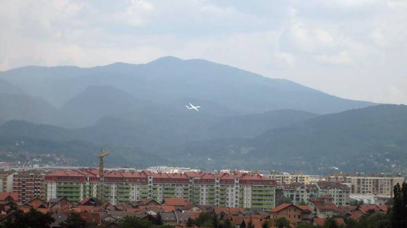 Hrvatski avion uplašio Saralije: Iznad grada pravio osmice, nije se mogao prizemljiti deset minuta