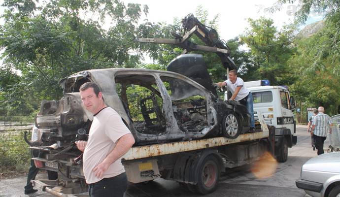 U Mostaru zapaljen automobil beogradskih registarskih oznaka (VIDEO)