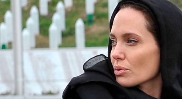 Angelina Jolie Pitt: Moramo pomoći da uspomena na Srebrenicu nikada ne izblijedi