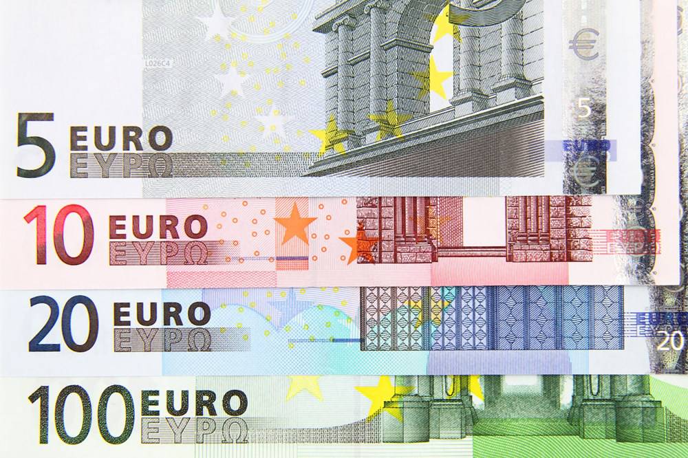 Euro skliznuo na 1,3675 dolara