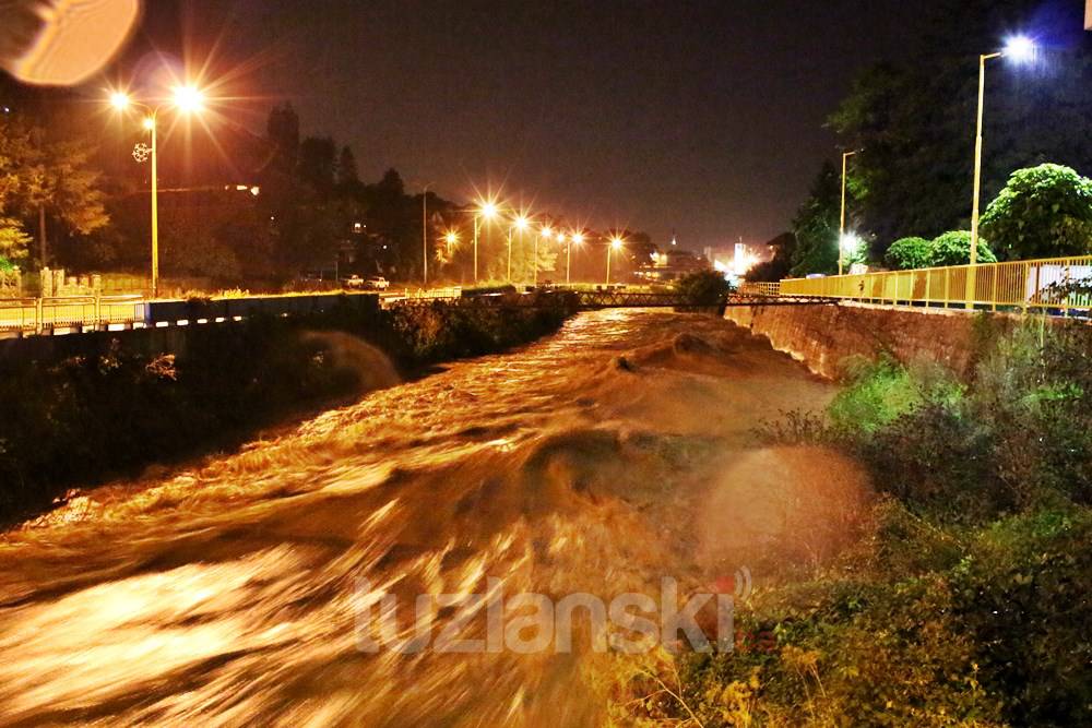 Vodostaj u porastu: Jeziv huk nabujale Jale (FOTO/VIDEO)