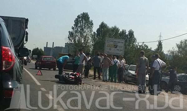 Motociklista iz Tuzle povrijeđen u saobraćajnoj nesreći (FOTO)