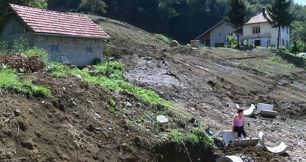 Tuzla: Obavještenje za građane čije su stambene zgrade oštećene ili uništene usljed klizišta