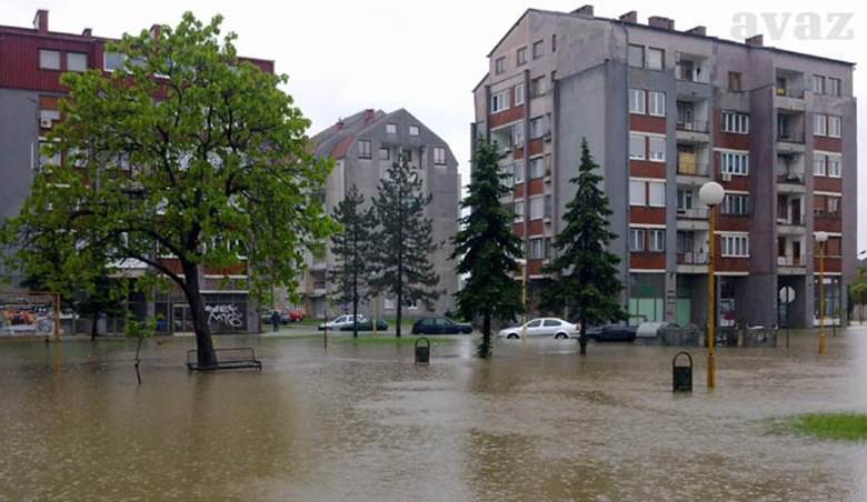 Općina Lukavac: Poplavljeno nekoliko stambenih objekata, prekinuti lokalni putevi