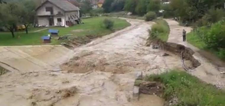 Jeziv prizor: "Ovako trenutno izgleda rijeka Solina" (VIDEO)