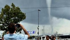 Zastrašujući snimci: Tornado iznenandio stanovnike Istanbula (VIDEO)