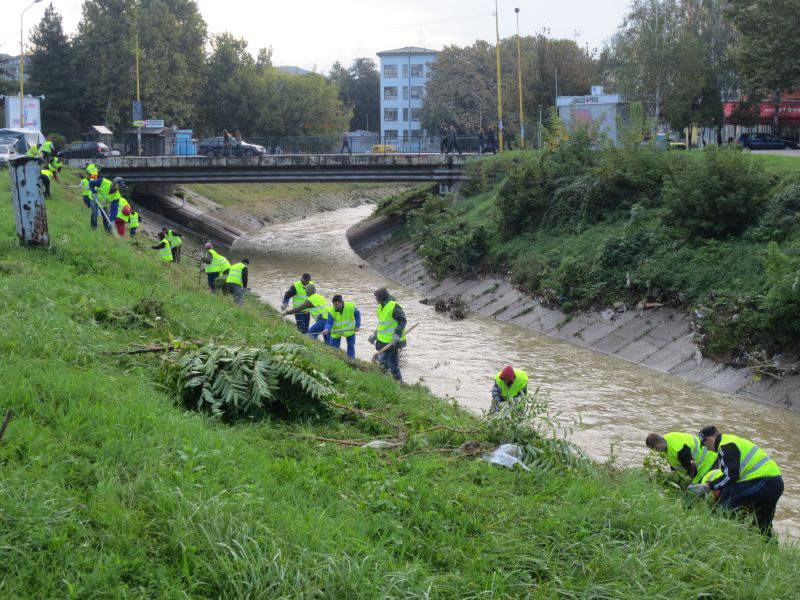 Tuzlanski vijećnici: Organizovati češće čišćenje korita rijeka Jala i Solina i povećati broj kontejnera