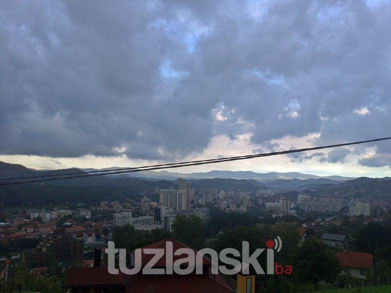 U Bosni oblačno s kišom, u višim predjelima snijeg, u Hercegovini sunčano