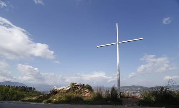 Novi pokušaj obaranja krsta na Zlatištu