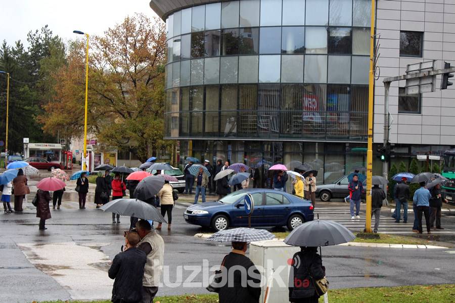 Radnici najavili blokadu saobraćajnica u Živinicama, od Umihanića se traži hitna ostavka