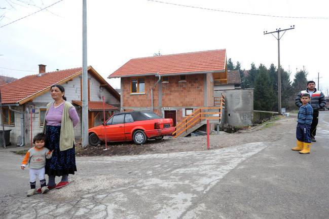 Tuzla: U toku radovi na izgradnji 12 objekata za romske porodice