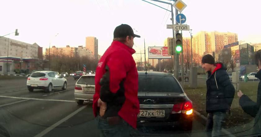 Kakav car: Potegao nepostojeći pištolj i riješio se nervoznog vozača (VIDEO)