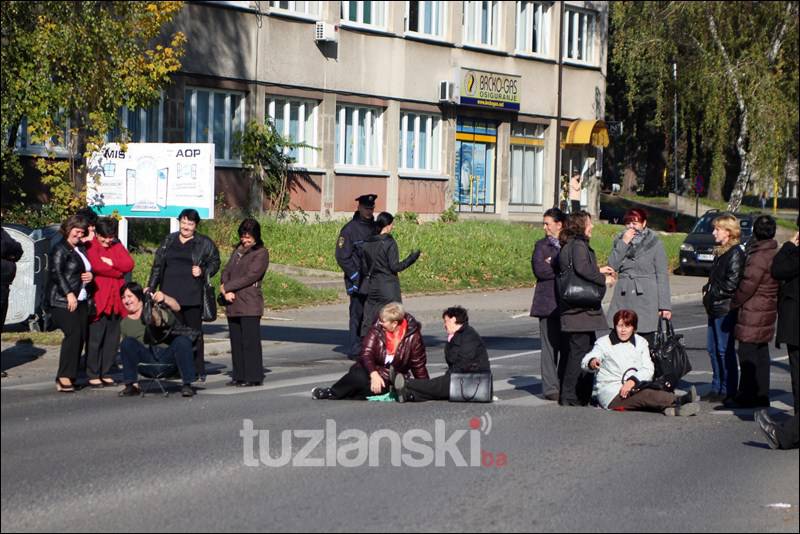 Ostavljeni kao stare cipele: Radnici "Aide" i sutra protestuju ispred Vlade TK (VIDEO)