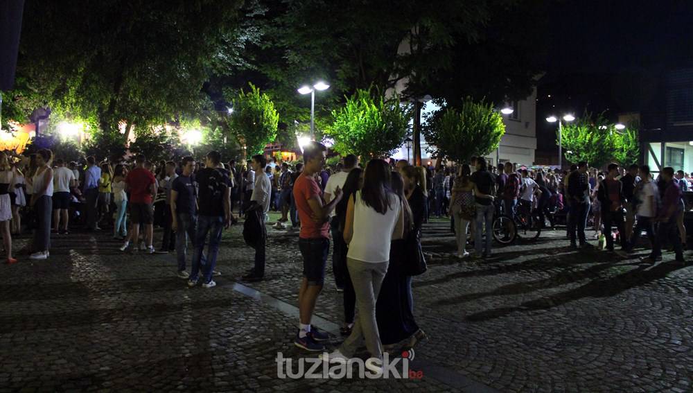 Mlade najviše deprimira izlazak u grad, boje se rata, nesretni su i zabrinuti