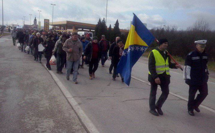 Tuzlanski radnici nastavljaju put: Krenuli ka graničnom prijelazu u Orašju