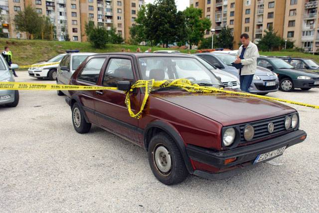 Policija u Tuzli pronašla Golfa otuđenog u Sarajevu