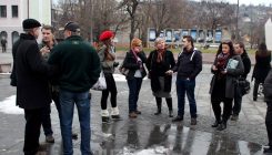 Tuzla: Više novinara nego građana na mirnom okupljanju u znak podrške Maršu solidarnosti u Parizu (FOTO)