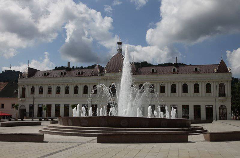 Na Trgu Slobode ove sedmice "Kolo na bosanskom ćilimu"