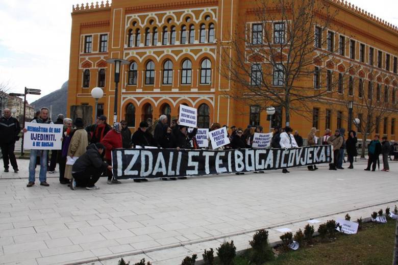 Mirnim skupom u Mostaru obilježena godišnjica protesta građana: Imali smo oči, imali smo uši i nismo se opametili