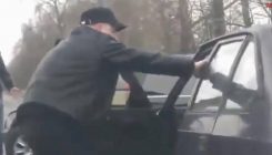 Kabadahija udarao starca, a onda mu je "savjesni građanin" polomio nogu i automobil (VIDEO)