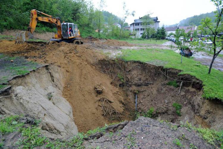 Gradačac: Klizišta ugrozila 22 obiteljske kuće